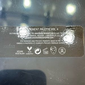Anastasia Beverly Hills NORVINA Pro Pigment Volume 4 Palette